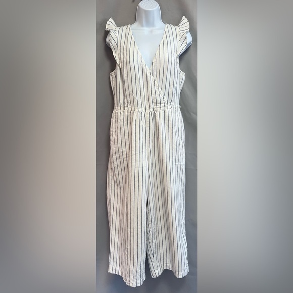 Old‎ Navy Womens Sz Small White Striped Sleeveless Ruffled Linen Capri Jumpsuit! - Picture 1 of 12